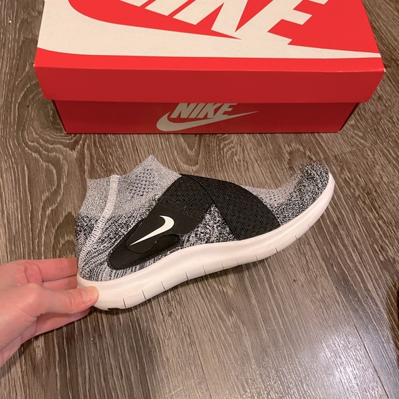 NIKE ⭐️Knit Sock Sneakers Rare Design 6.5⭐️ - Picture 1 of 7